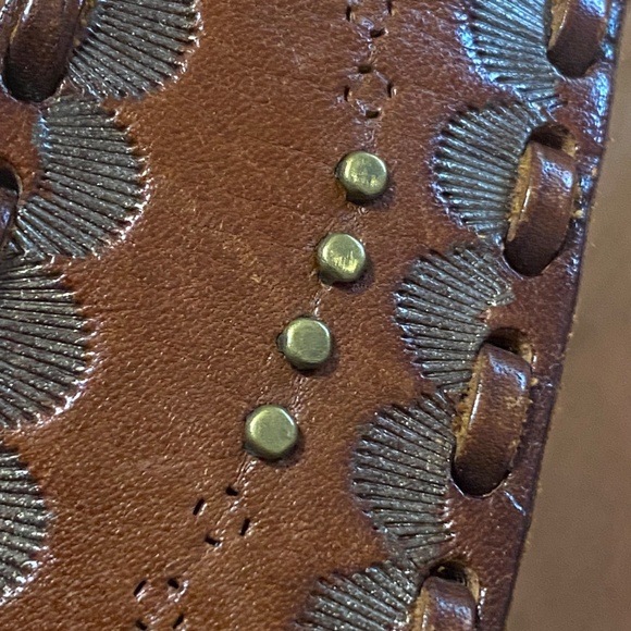 Leather embossed & riveted belt. Unisex. - Picture 13 of 16
